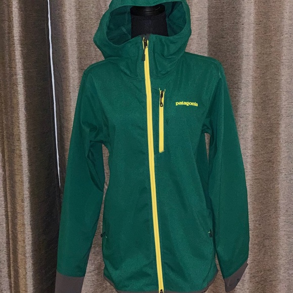 Patagonia Sweaters - MENS S PATAGONIA ZIP HOODIE